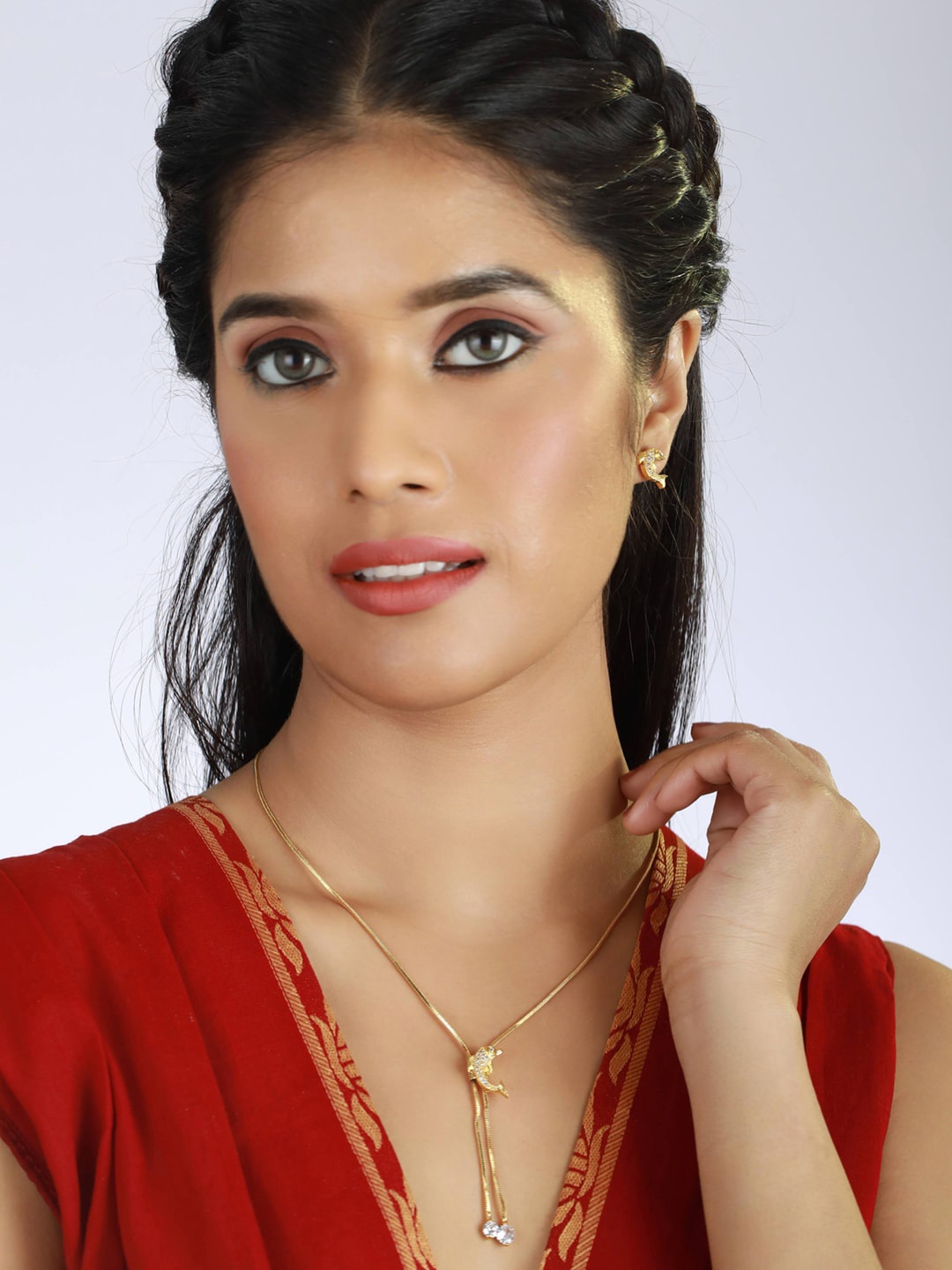 

DressBerry Gold-Plated & White Stone Studded Necklace & Earrings