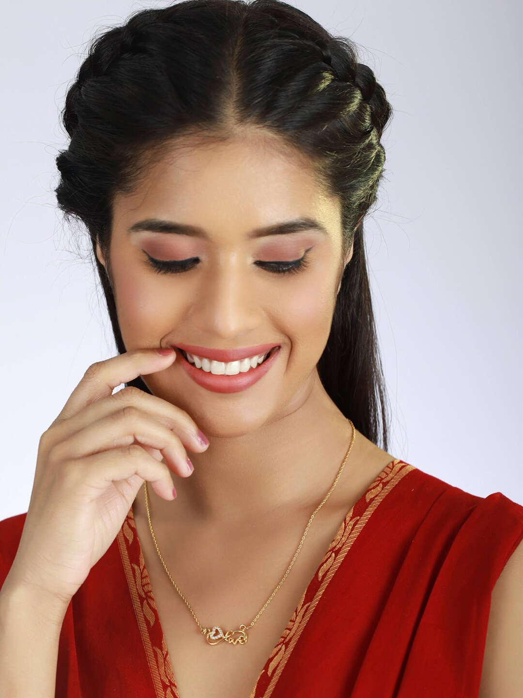 

DressBerry Gold-Plated AD Studded Love Chain