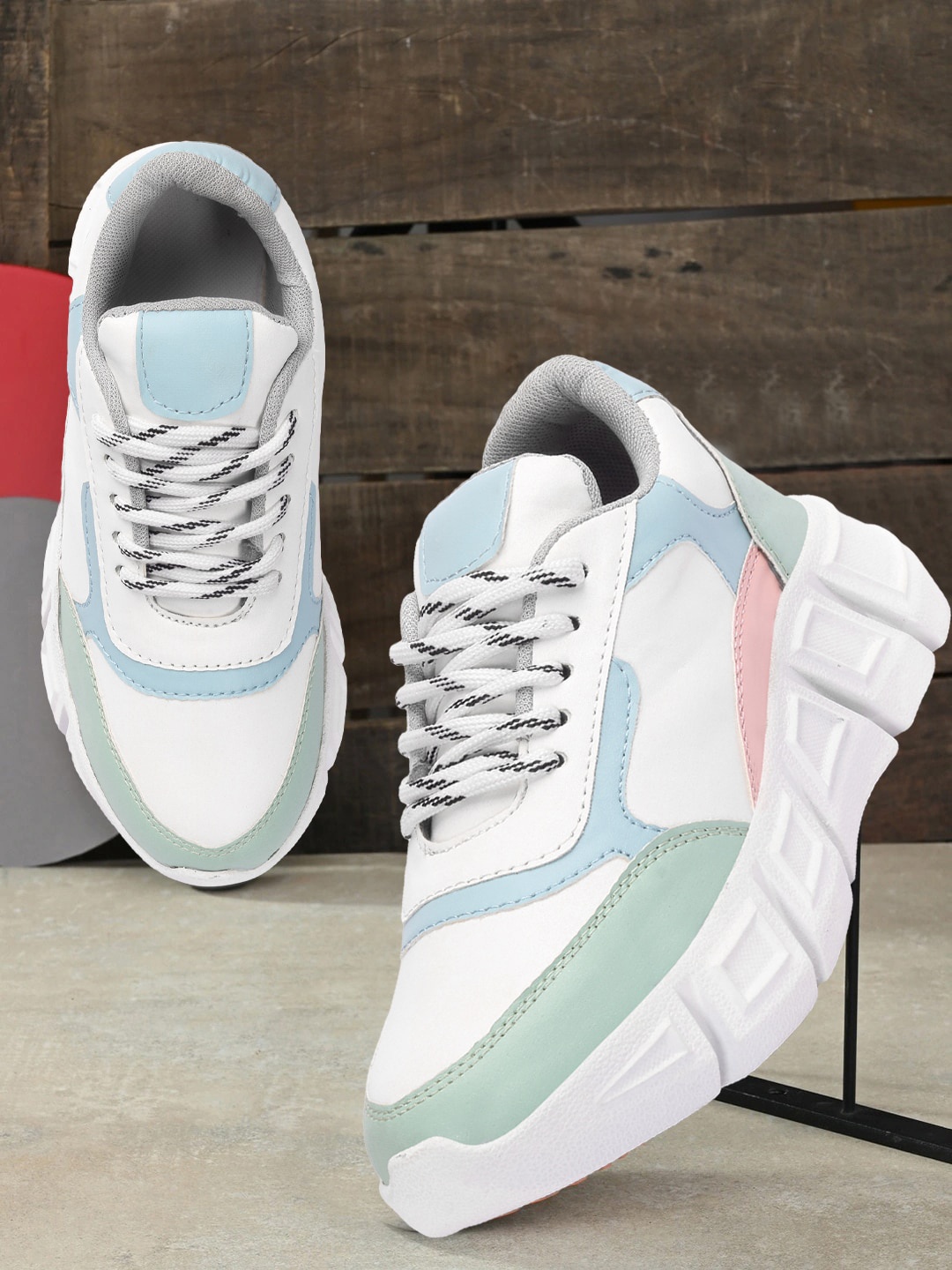 

Colo Women Colourblocked Contrast Sole Sneakers, White