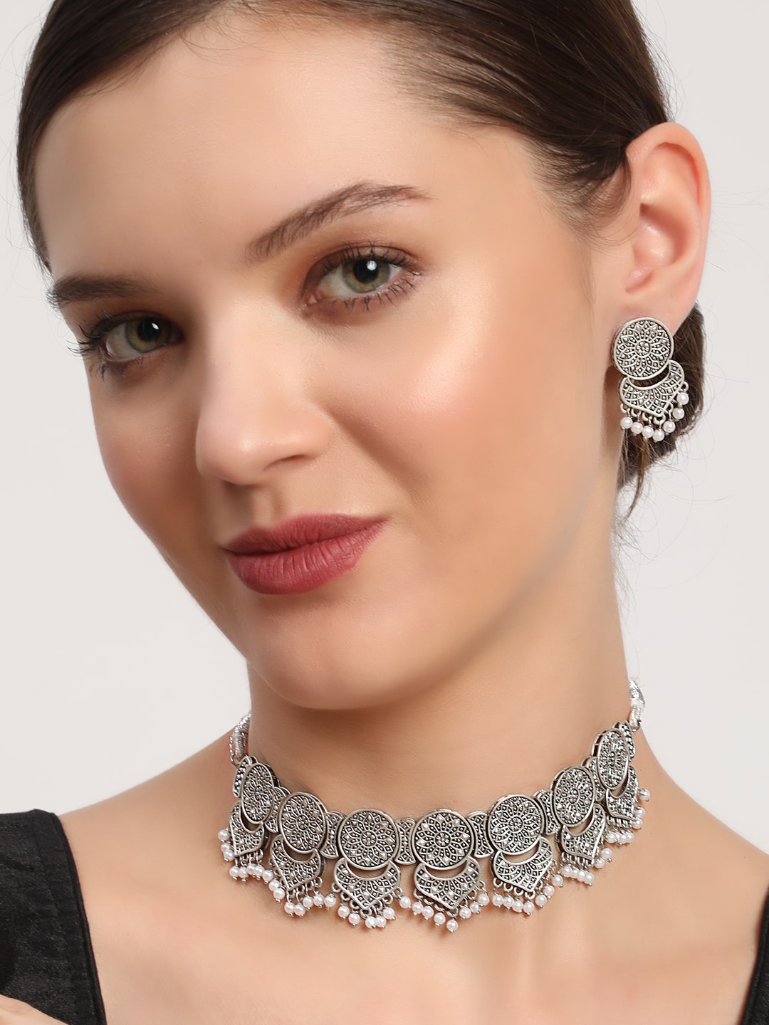 

Sangria Silver-Plated Stone-Beaded Jewellery Set