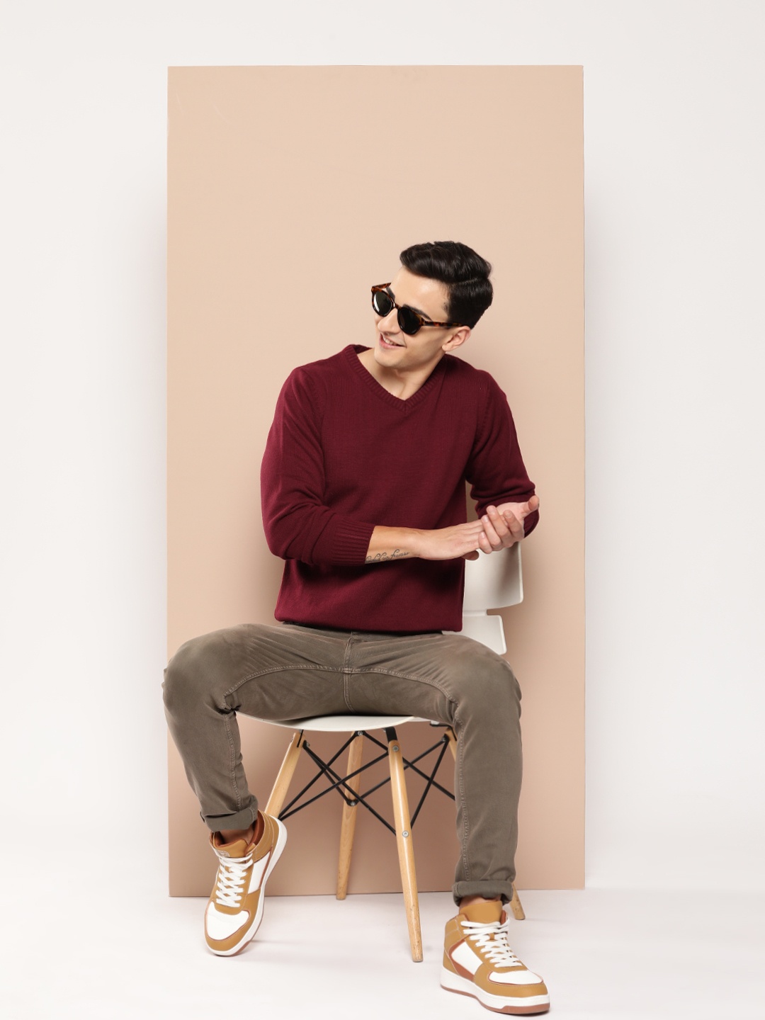 

HERE&NOW V-Neck Acrylic Pullover, Maroon