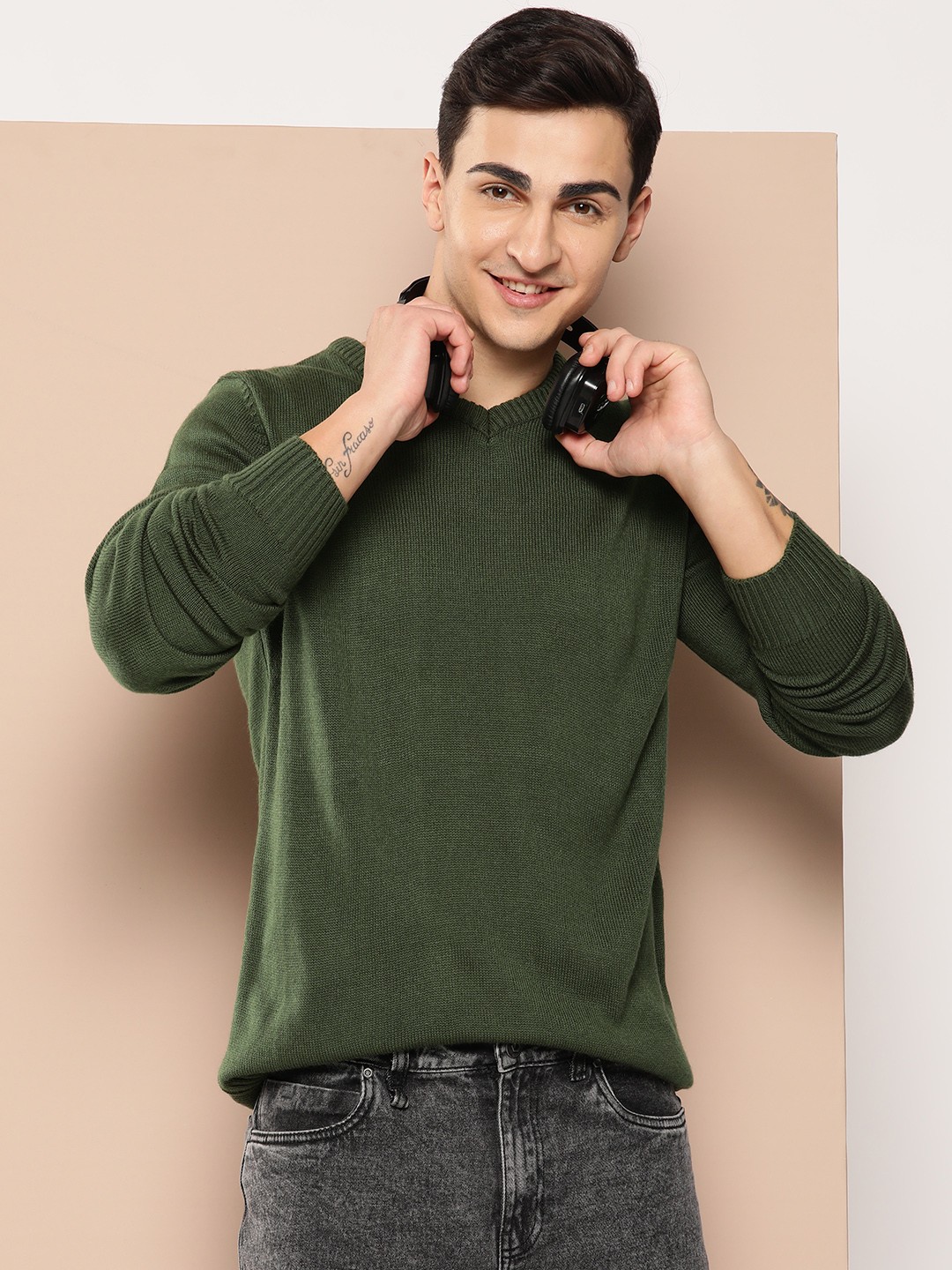 

HERE&NOW V-Neck Acrylic Pullover, Olive