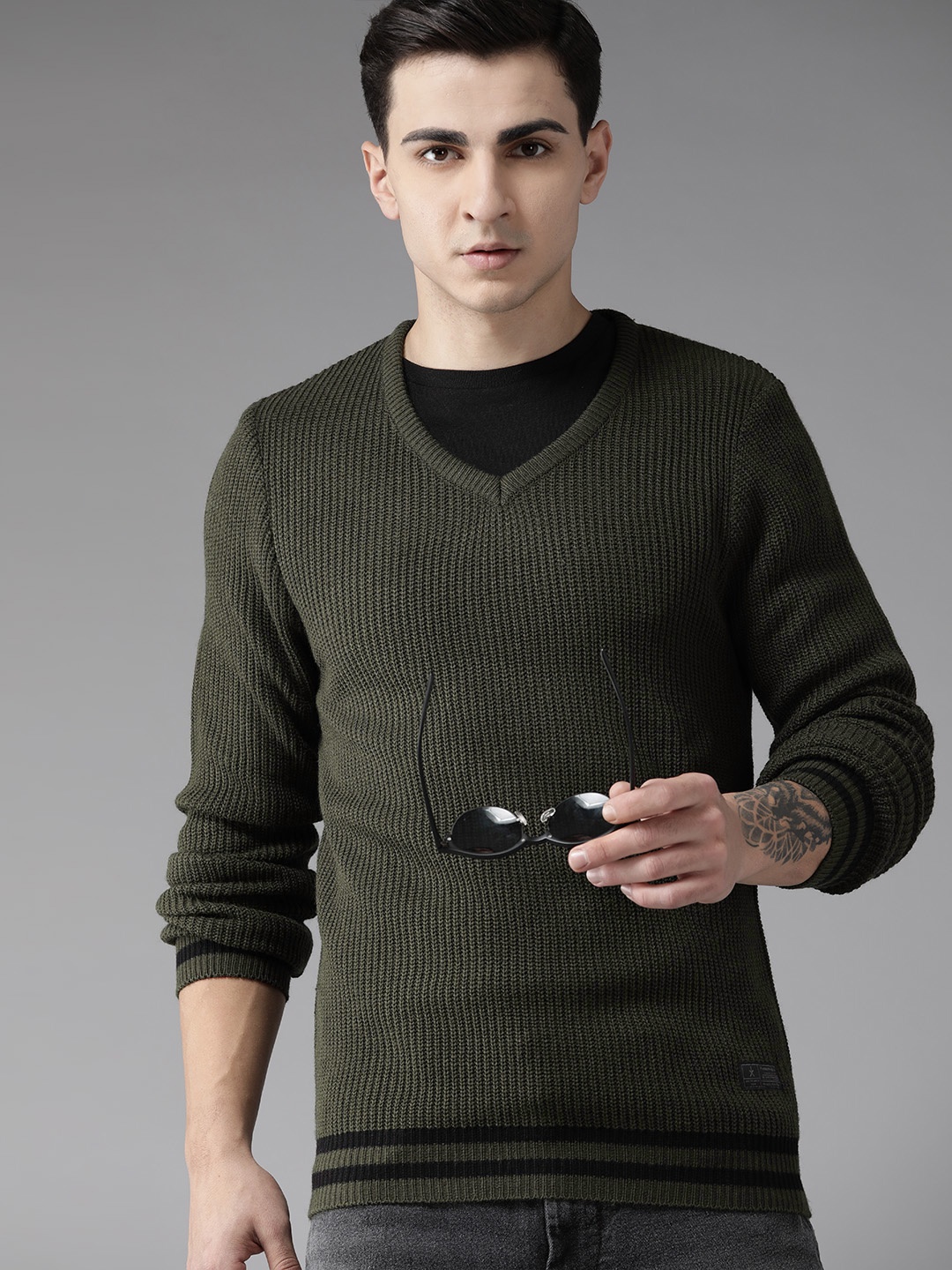 

The Roadster Lifestyle Co. Men Solid Pullover, Olive