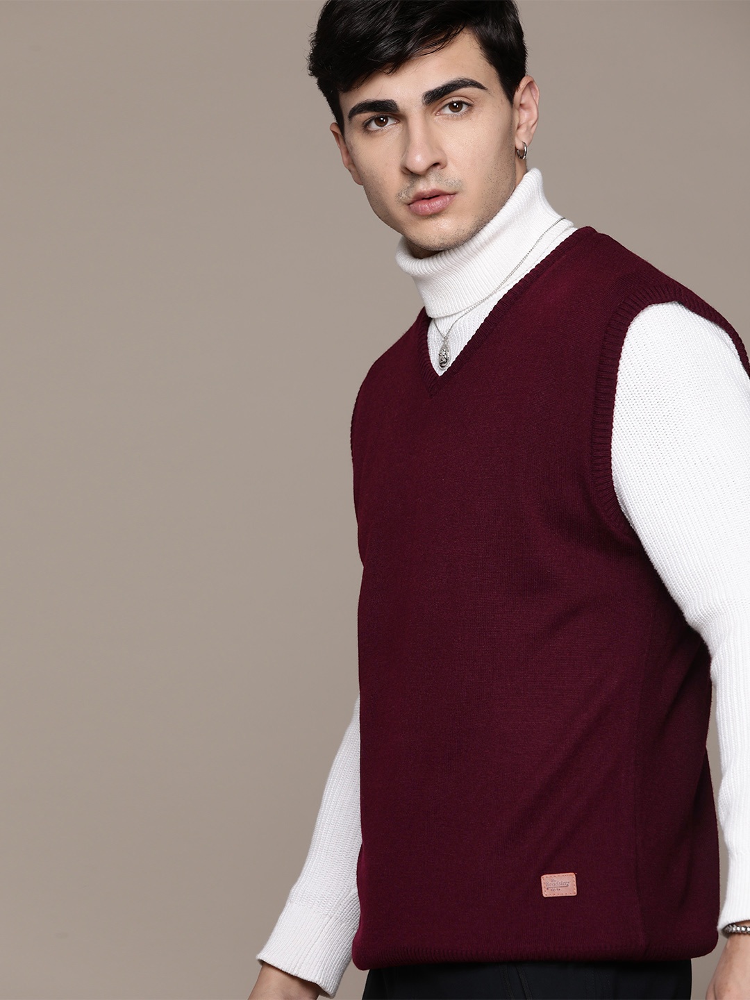 

The Roadster Lifestyle Co. Solid V-Neck Acrylic Sweater Vest, Maroon