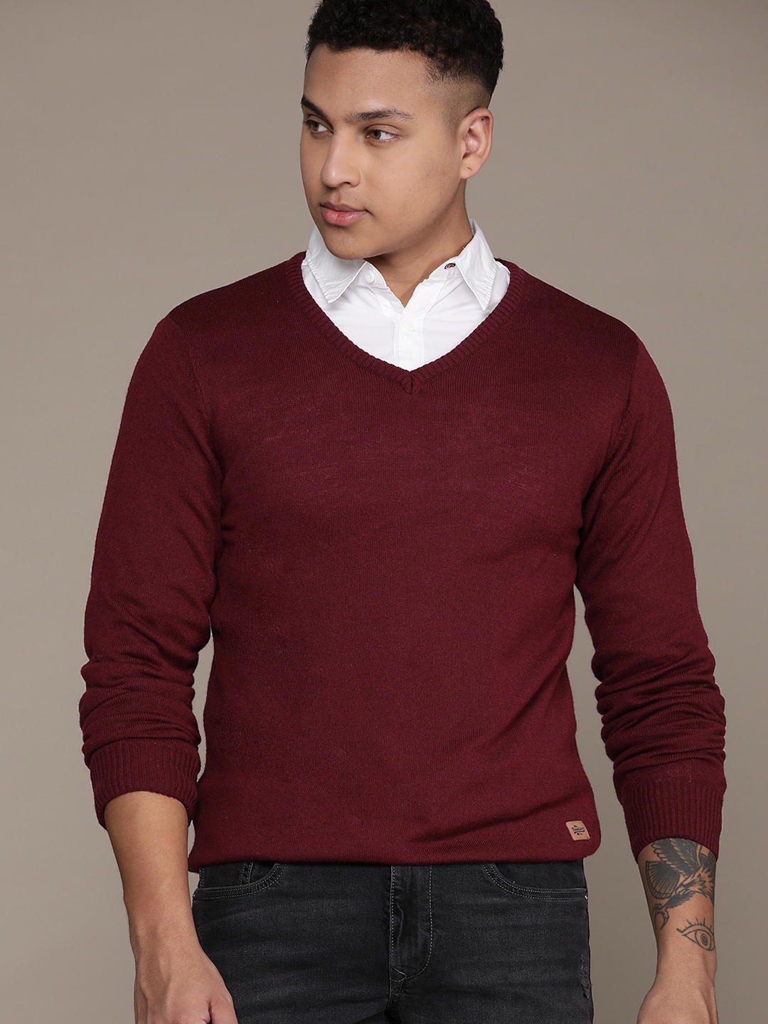 

The Roadster Lifestyle Co. V-Neck Acrylic Pullover, Red