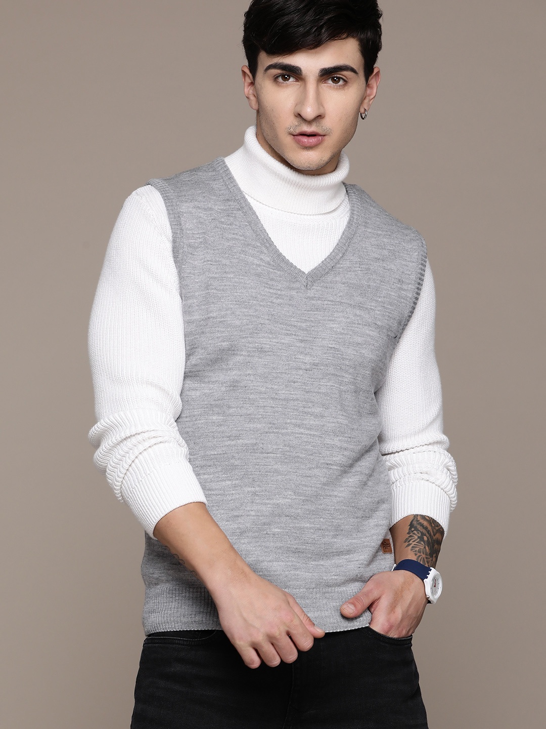 

The Roadster Lifestyle Co. Solid V-Neck Acrylic Sweater Vest, Grey melange