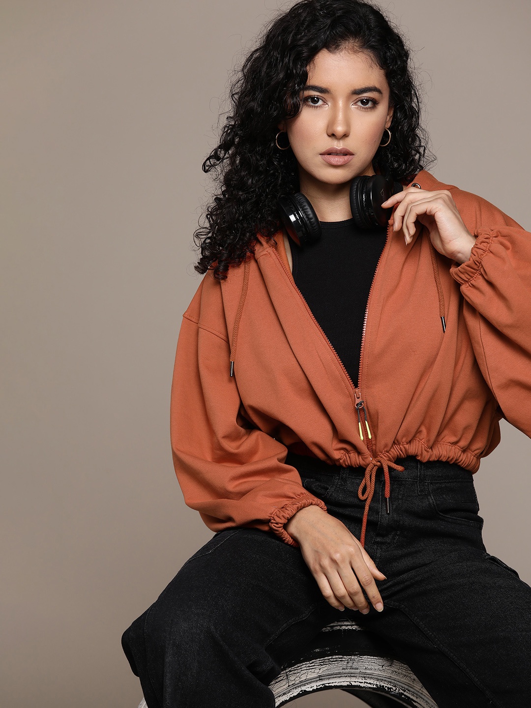 

The Roadster Lifestyle Co. Solid Drop-Shoulder Sleeves Cropped Oversized Hooded Sweatshirt, Rust