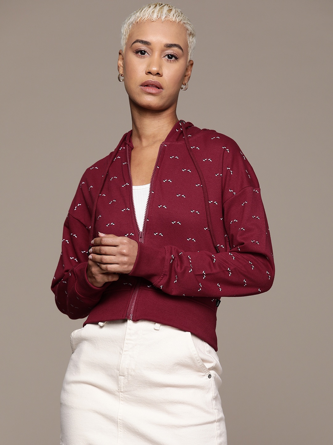 

The Roadster Lifestyle Co. Printed Hooded Crop Sweatshirt, Maroon