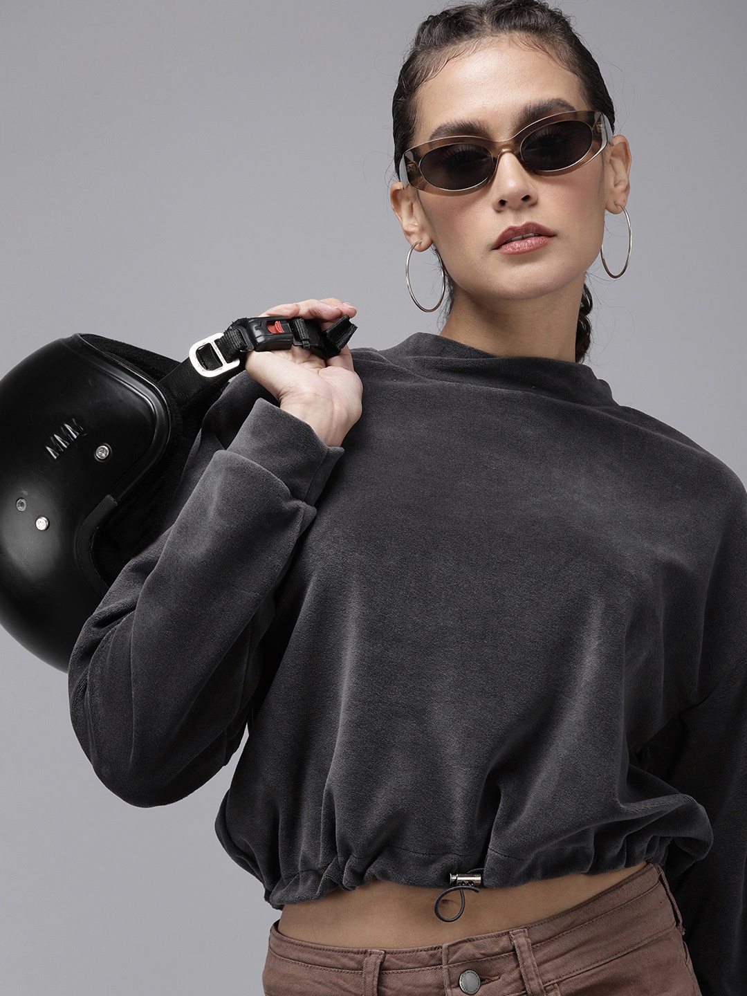 

The Roadster Life Co. Solid Long Sleeves Velvet Finish Crop Sweatshirt, Charcoal