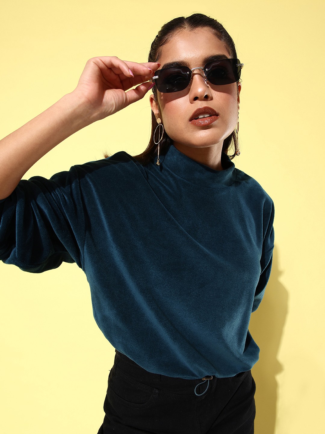

The Roadster Life Co. Solid High-Neck Velvet Pullover Sweatshirt, Navy blue