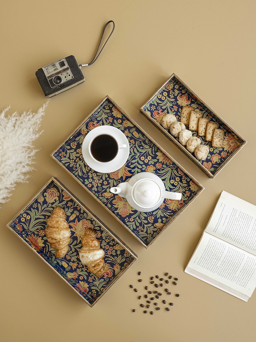 

Clasiko 3 Pieces Navy Blue & Orange Printed Wooden Trays