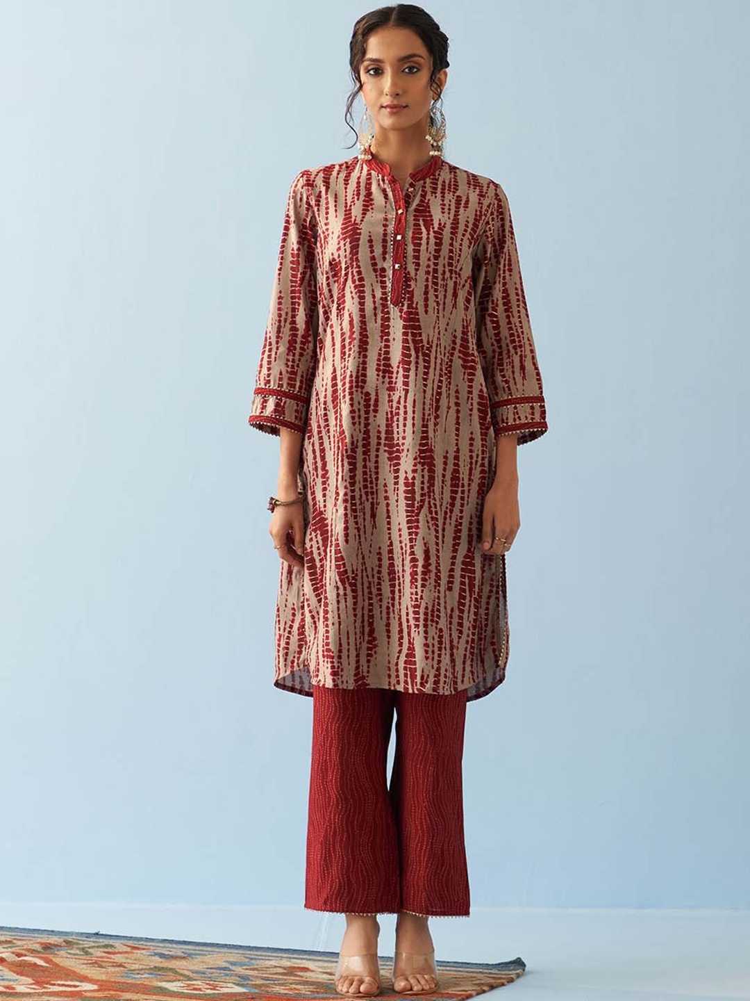 

Lakshita Dyed Mandarin Collar Gotta Patti Kurta With Trousers, Maroon