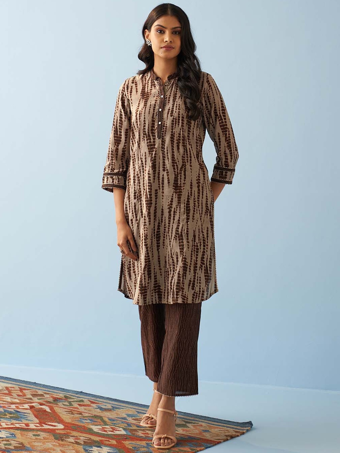 

Lakshita Dyed Mandarin Collar Gotta Patti Kurta With Trousers, Brown