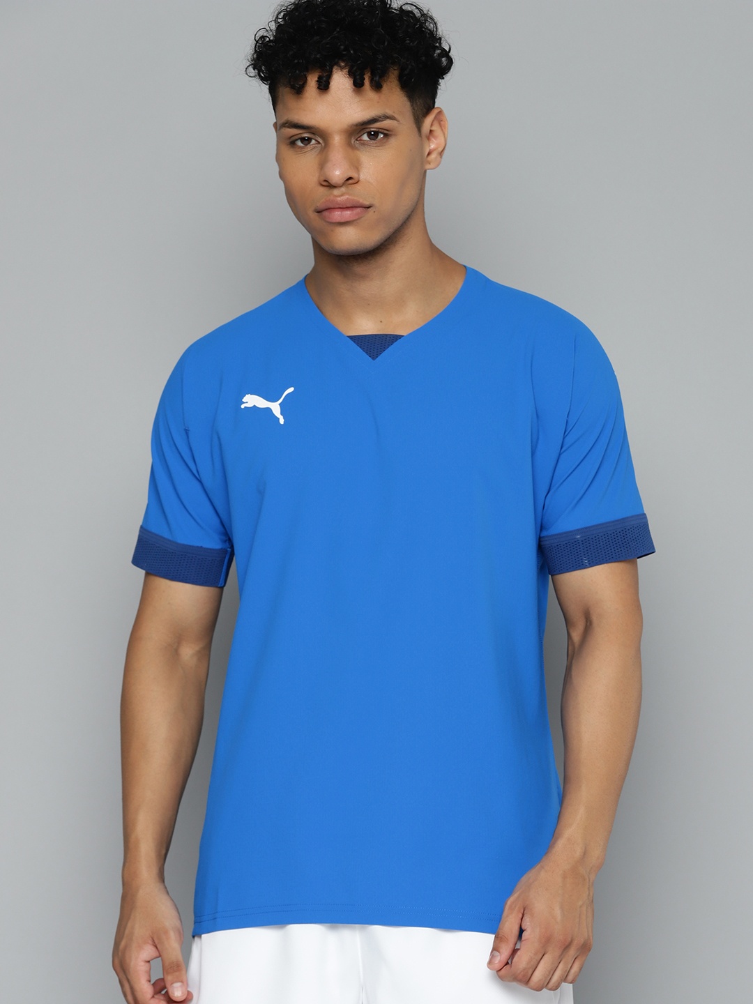 

Puma Men V-Neck dryCELL Slim Fit Sustainable T-shirt, Blue
