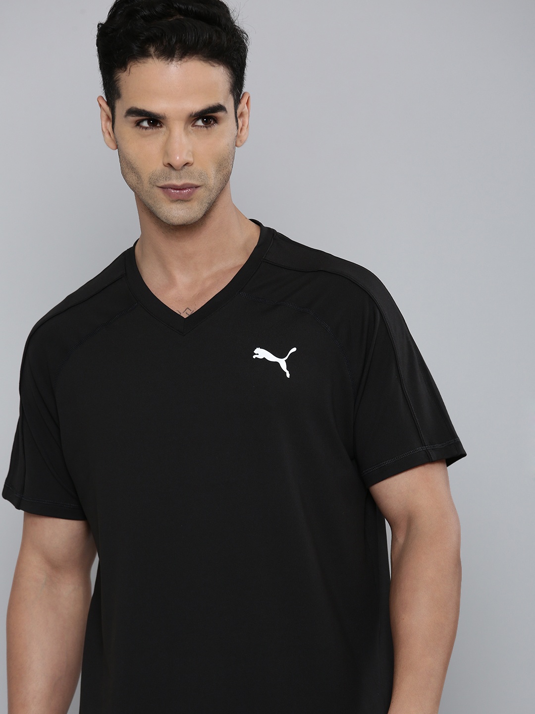 

Puma Men Drycell Solid V-Neck Train Cloudspun Training T-Shirt, Black