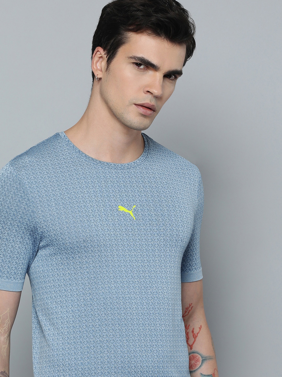 

one8 x PUMA Self Design Slim Fit dryCELL Seamless T-shirt, Blue