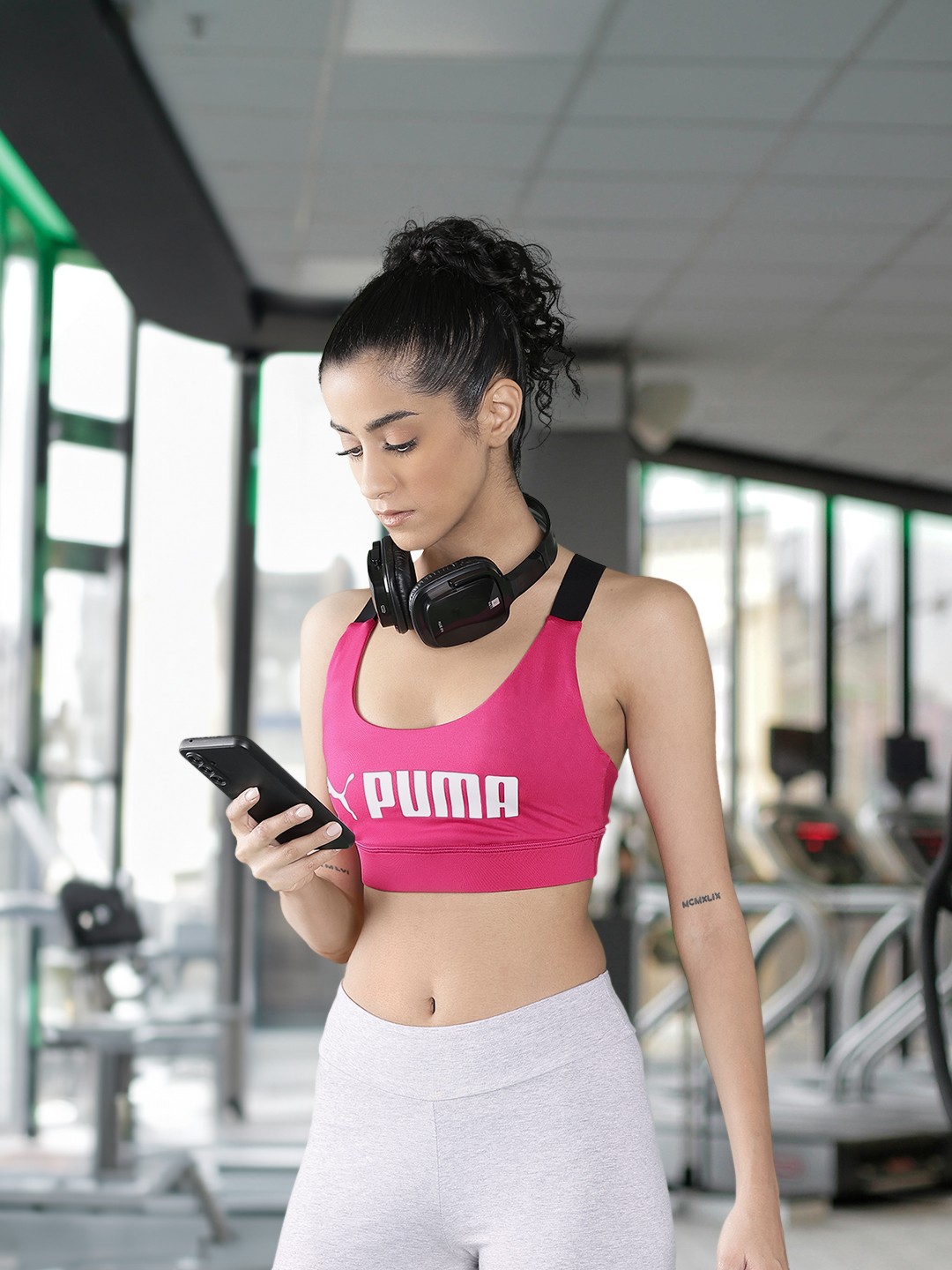 

Puma Typography Full Coverage Heavily Padded Fit Mid Impact Training Bra 52219264, Pink