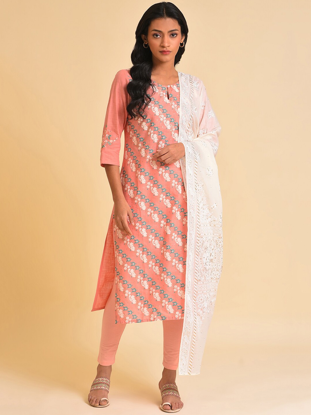 

W Pink Floral Printed Thread Work Pure Cotton Kurta With Leggings with Dupatta