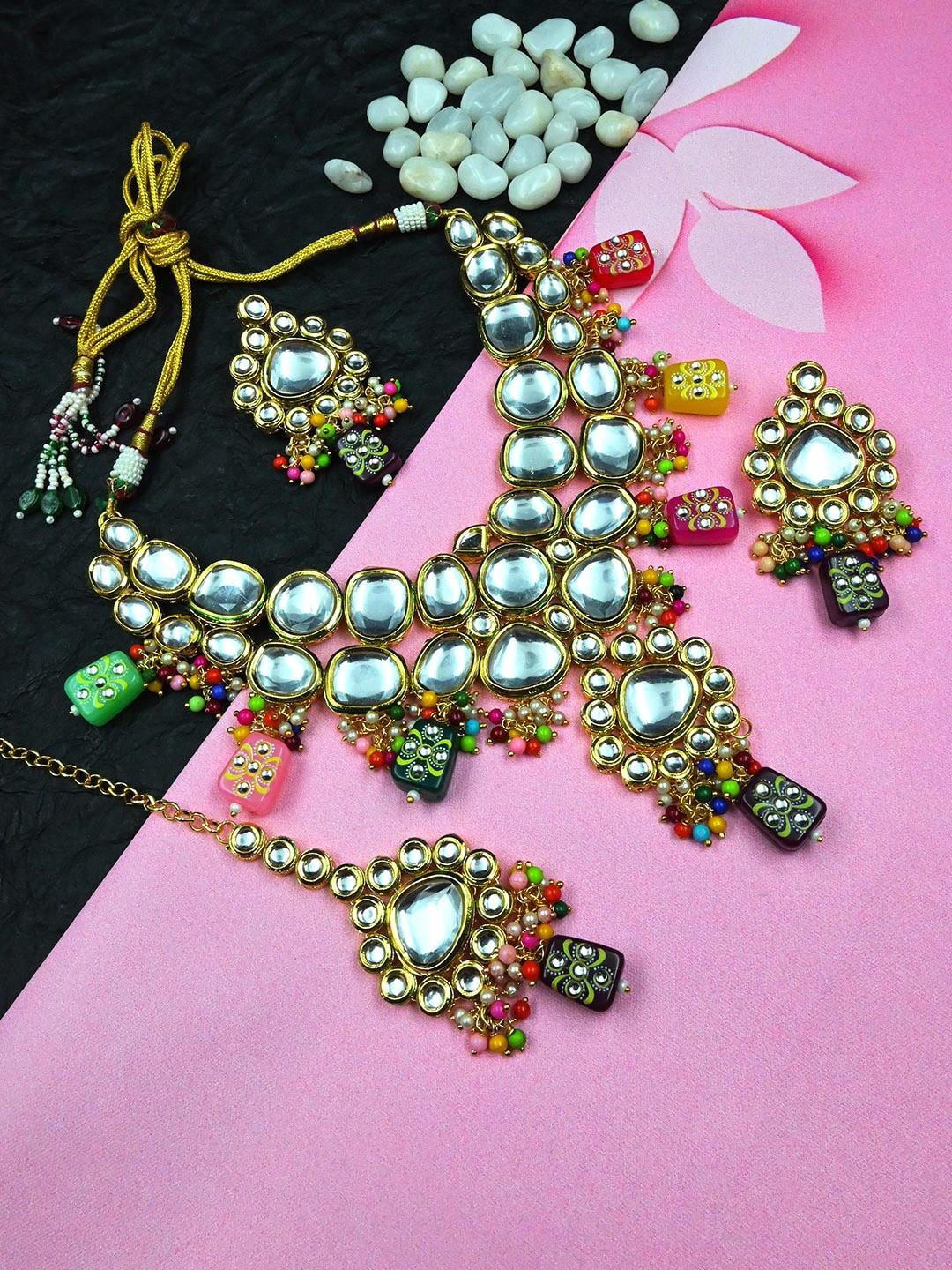 

StileAdda Gold-Plated Kundan-Studded Necklace & Earrings