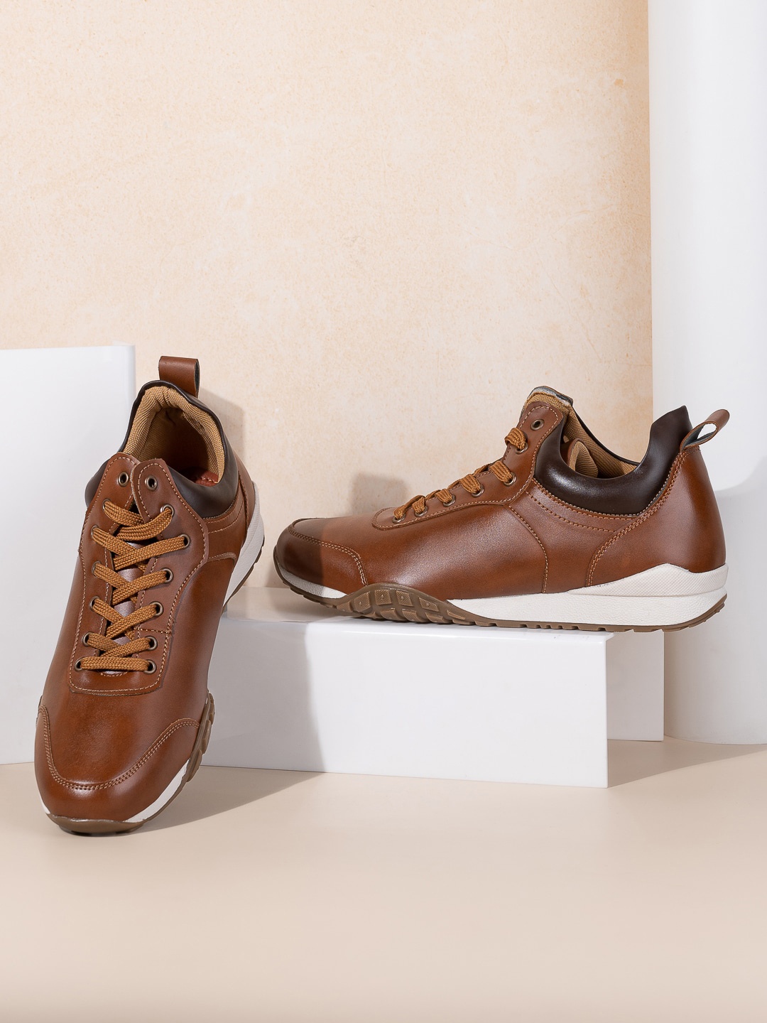 

HERE&NOW Men Tan Brown & White Lightweight Comfort Insole Contrast Sole Sneakers