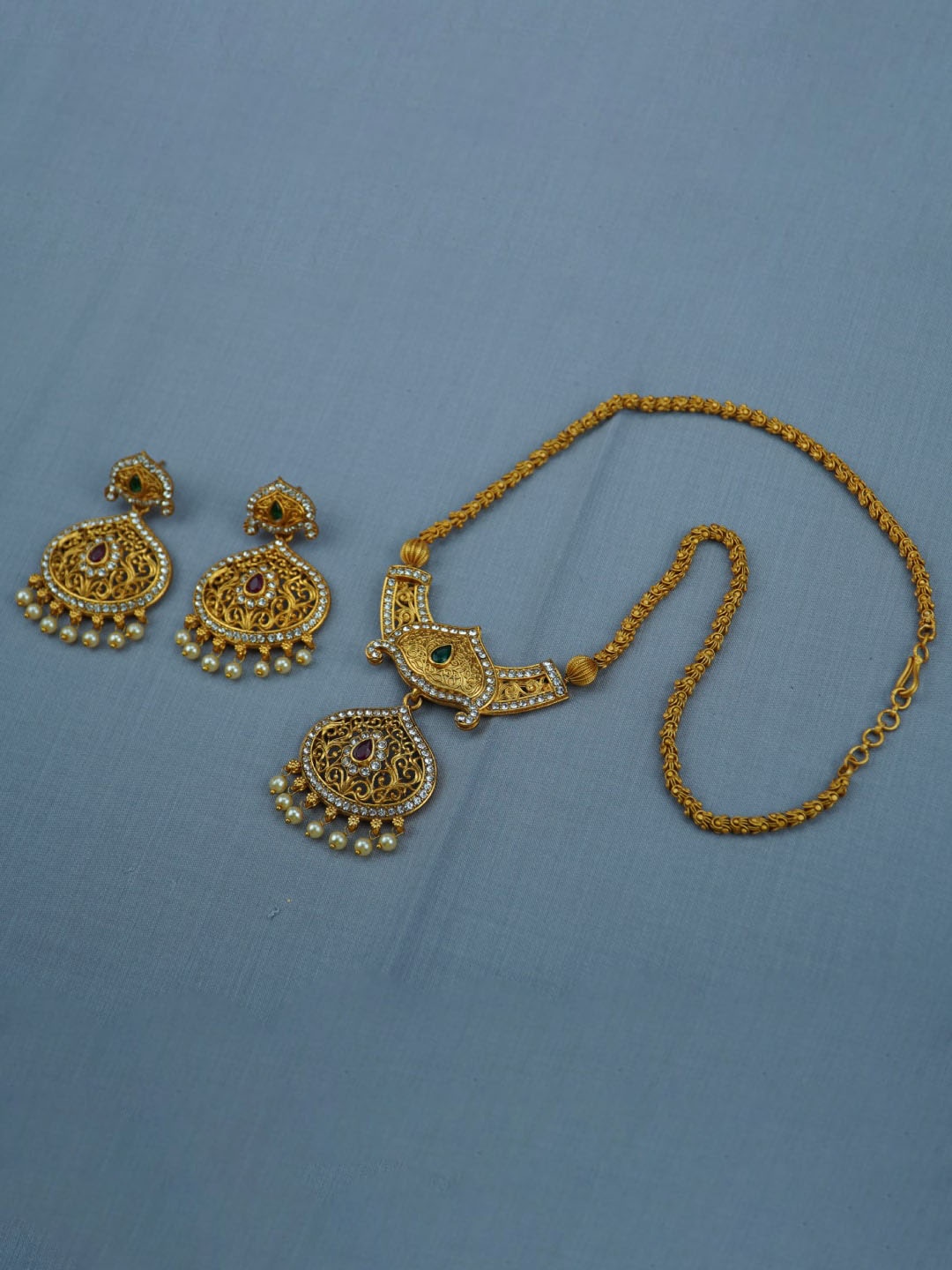 

Diksha collection Gold-Plated Stone-Studded & Beaded Necklace & Earrings