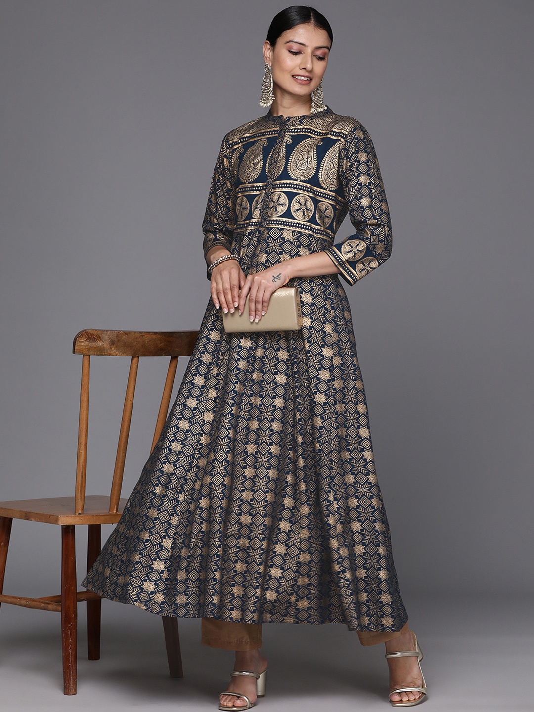 

Varanga Women Paisley Printed Anarkali Kurta, Navy blue