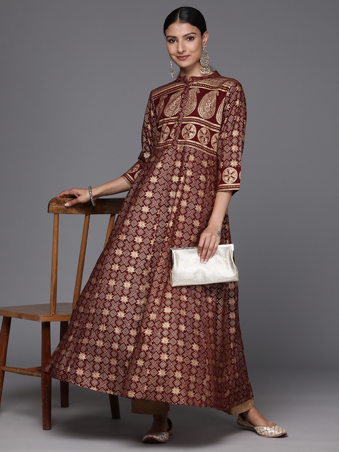 

Varanga Women Paisley Printed Anarkali Kurta, Maroon