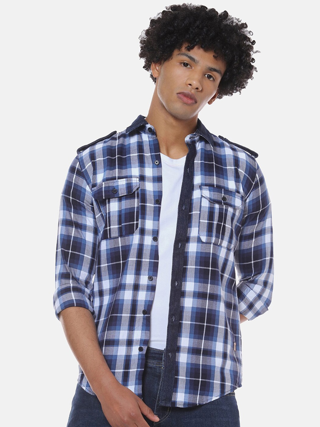 

Campus Sutra White & Navy Blue Checked Classic Spread Collar Cotton Casual Shirt