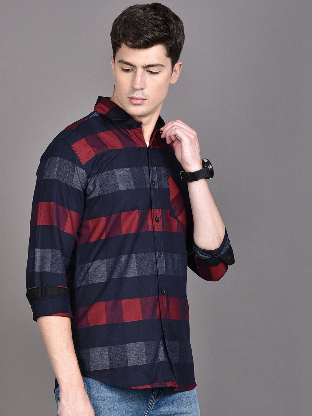 

Campus Sutra Navy Blue Checked Classic Spread Collar Cotton Casual Shirt