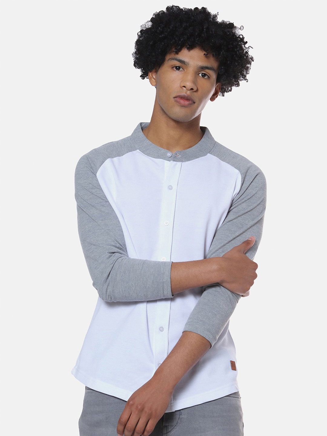 

Campus Sutra Classic White & Grey Raglan Sleeves Cotton Casual Shirt