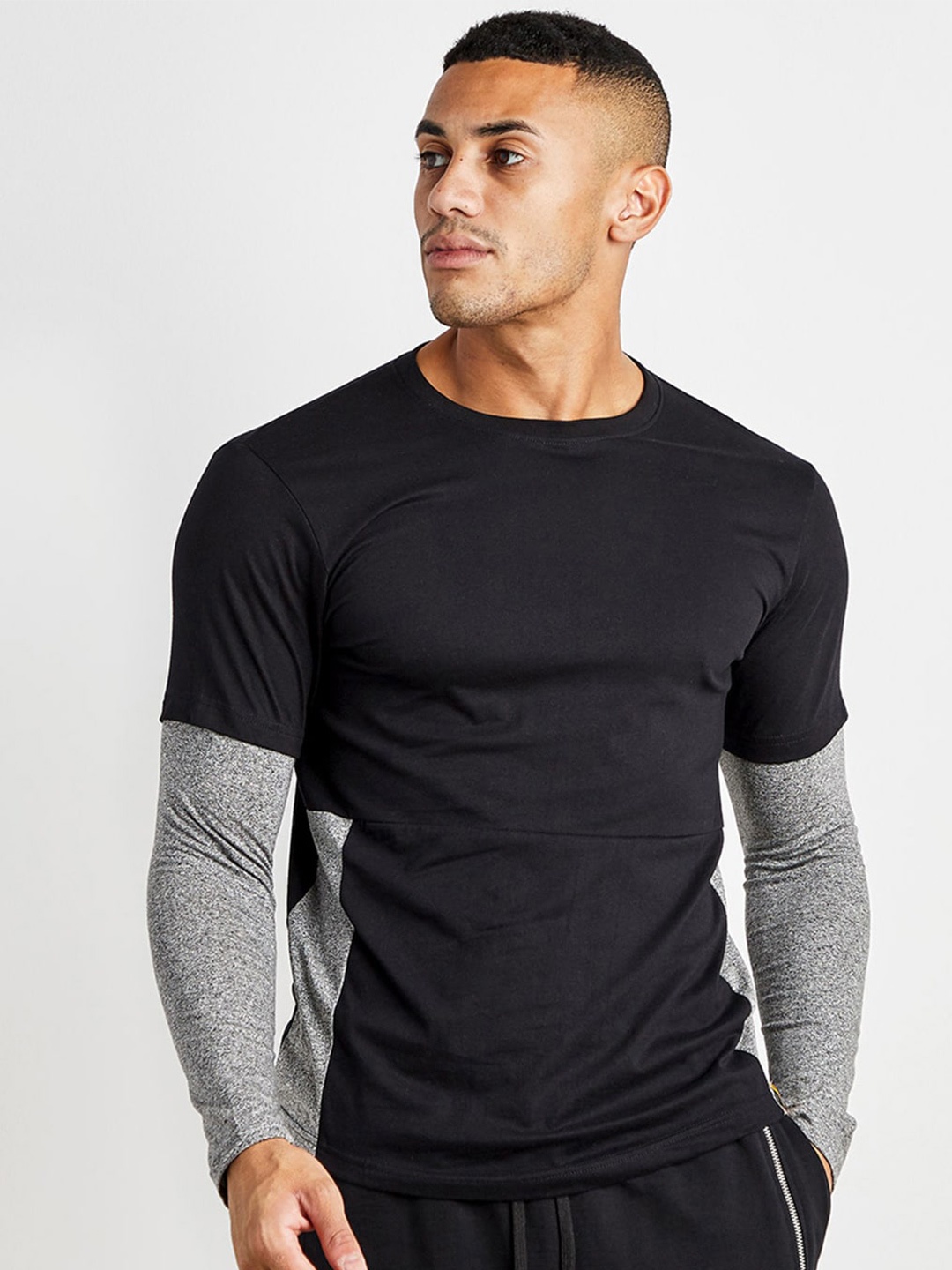 

Campus Sutra Black Round Neck Cotton T-shirt