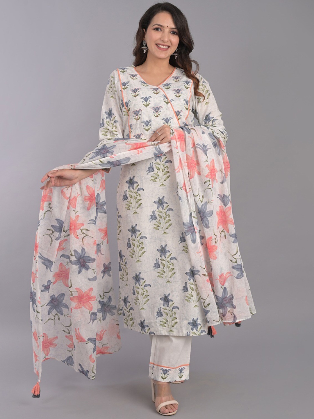 

Do Dhaage Floral Printed Pure Cotton Kurta With Trousers & Dupatta, White