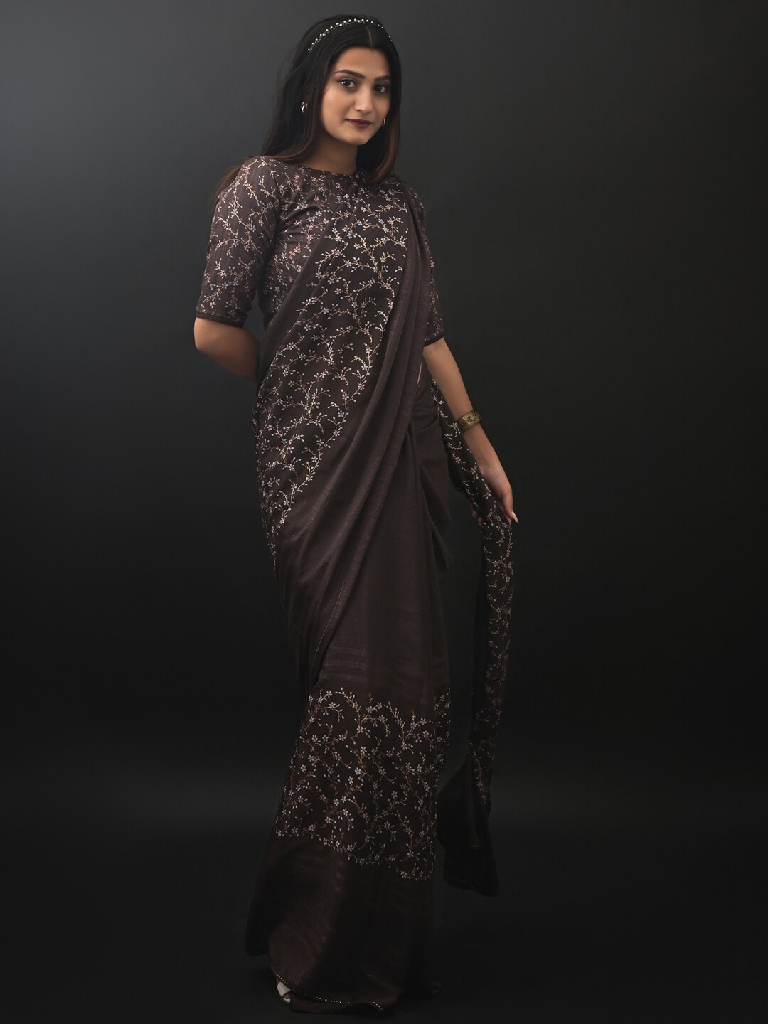 

Satrani Brown & White Floral Printed Pure Chiffon Saree