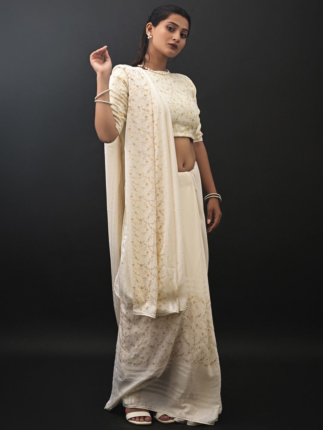 

Satrani Floral Stone Work Poly Chiffon Saree With Blouse Piece, Cream