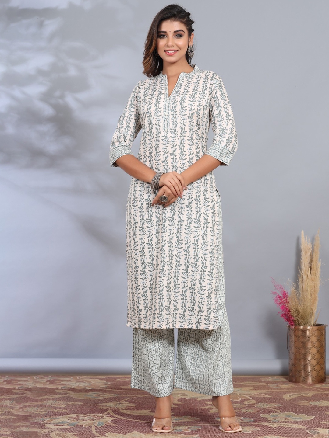 

Meena Bazaar Floral Printed Mandarin Collar Kurta With Trousers, Cream