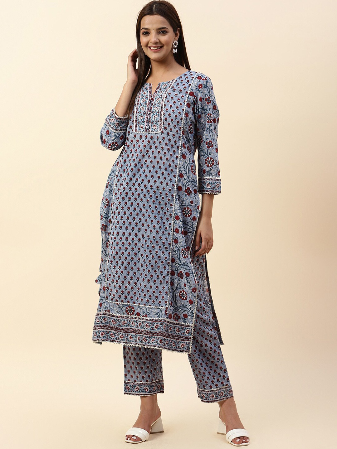 

Meena Bazaar Floral Printed Gotta Patti Kurta With Trousers, Blue