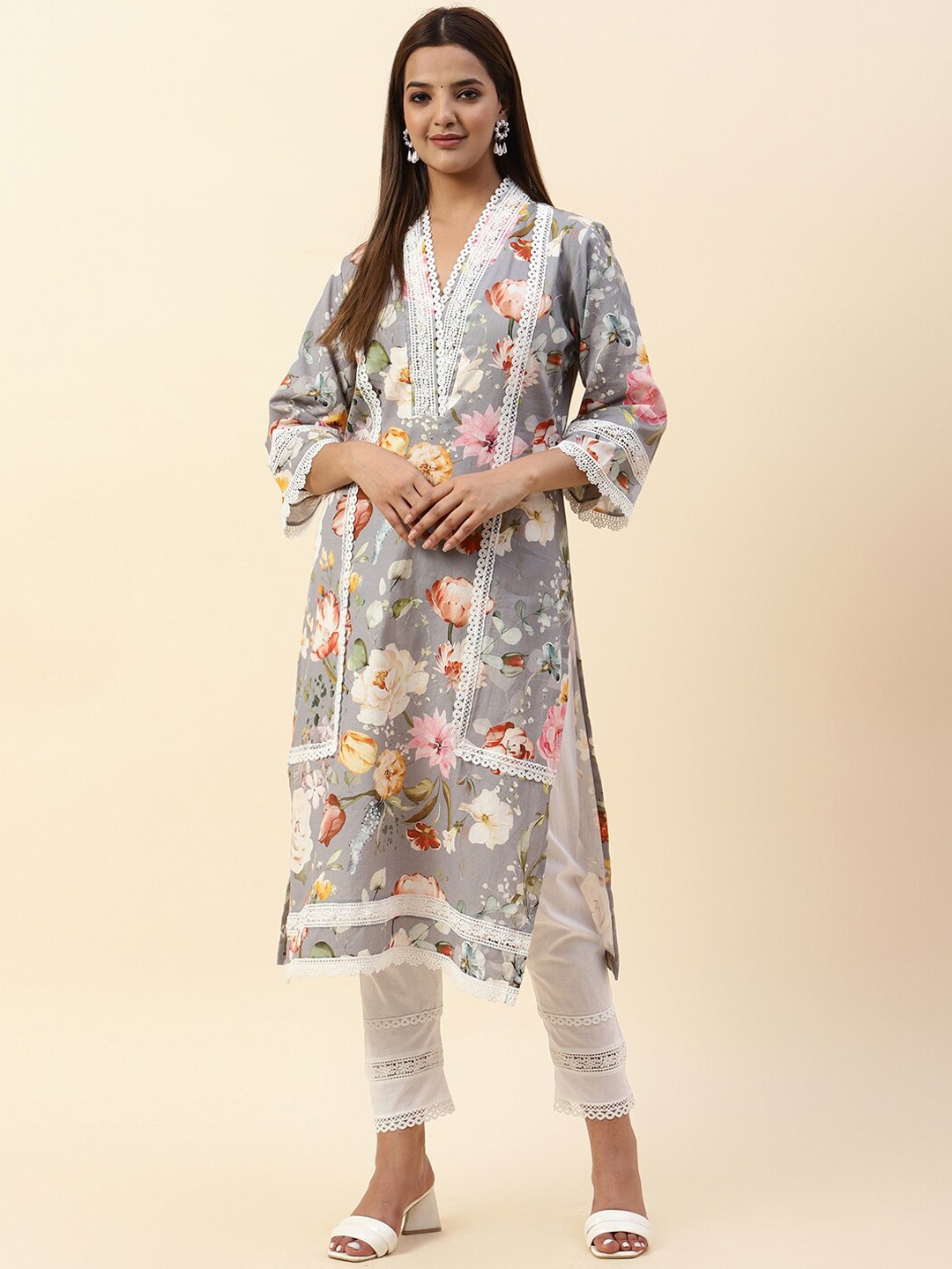 

Meena Bazaar Floral Printed Straight Kurta With Trousers, Grey