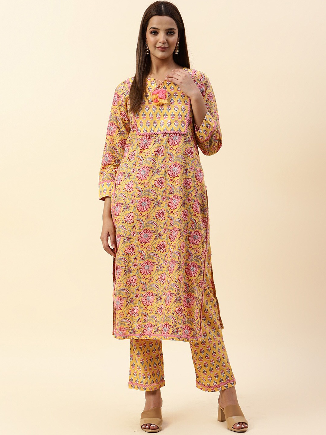 

Meena Bazaar Floral Printed Sequinned Kurta with Trousers, Yellow