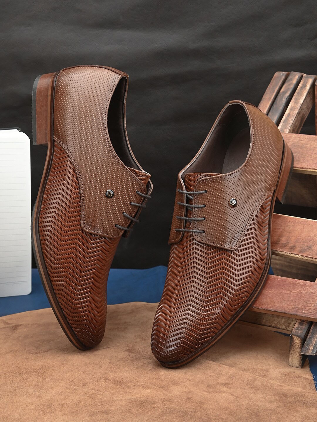 

pelle albero Men Textured Formal Derbys, Tan