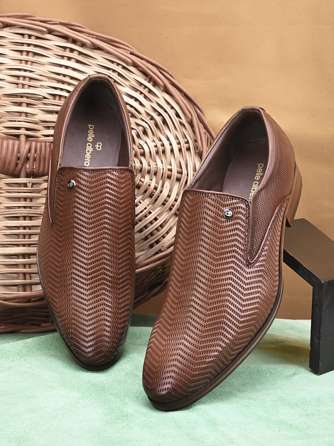 

pelle albero Men Textured Formal Slip-On Shoes, Tan