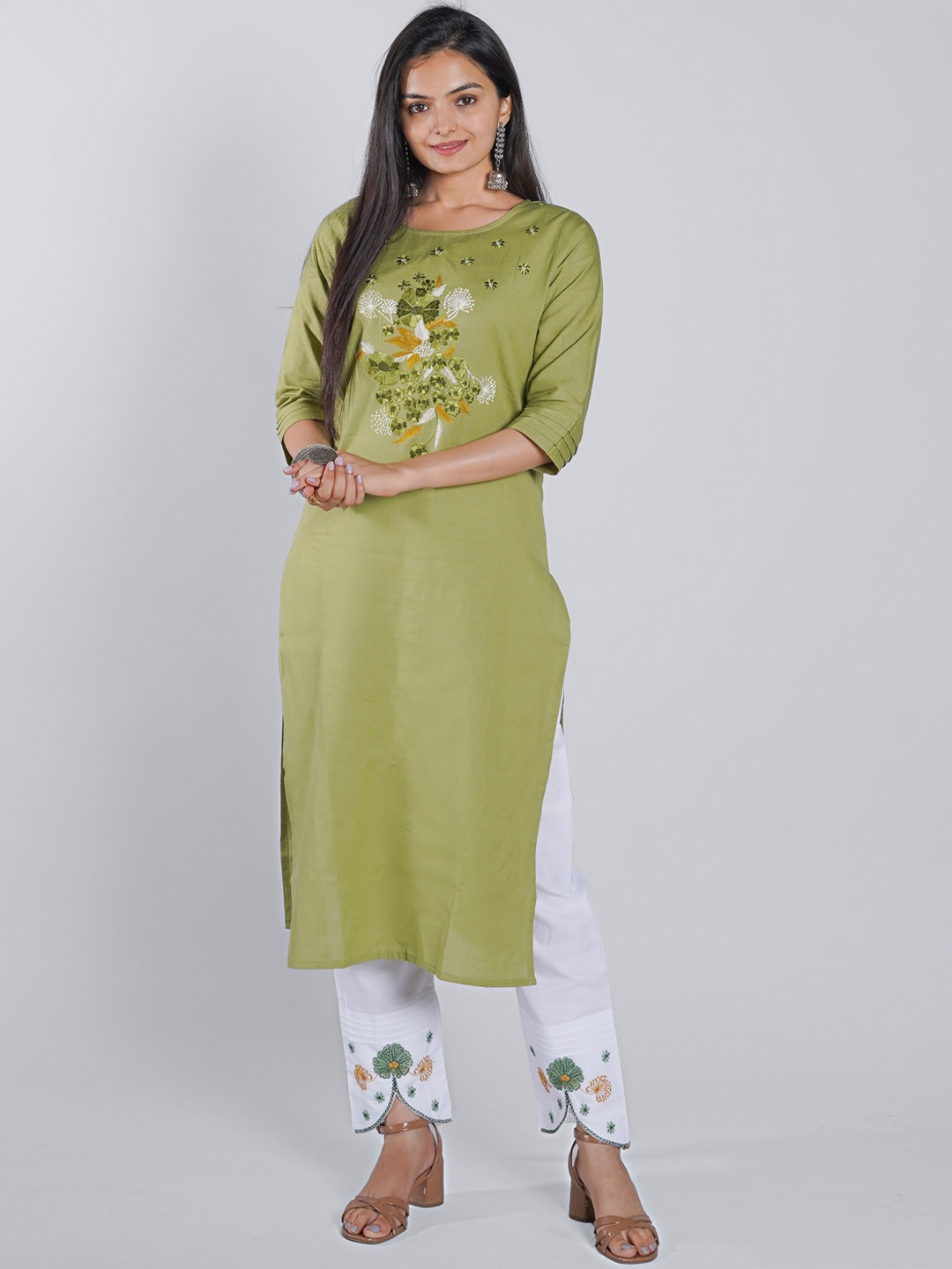 

WOMEN VILLAGE Women Embroidered Pure Cotton Kurta with Trousers, Olive