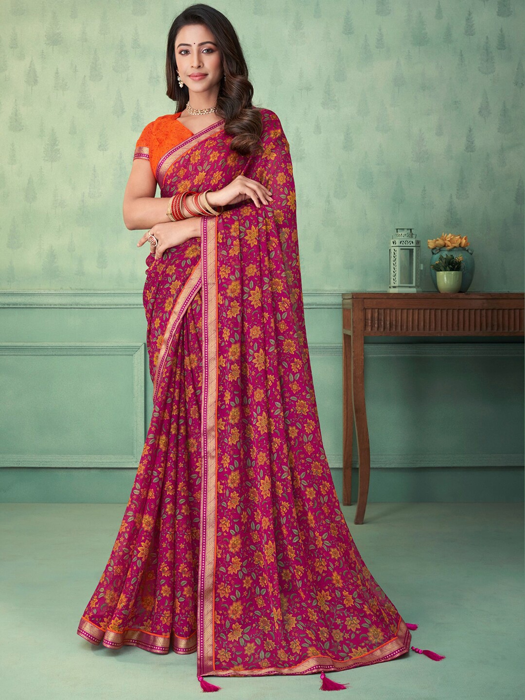 

Kasak Floral Printed Zari Pure Chiffon Saree, Red