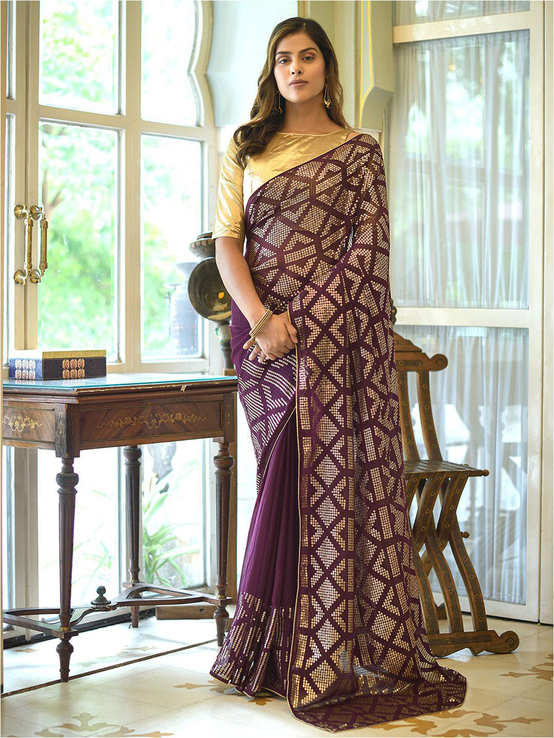 

Satrani Purple & Gold-Toned Geometric Embellished Poly Georgette Saree
