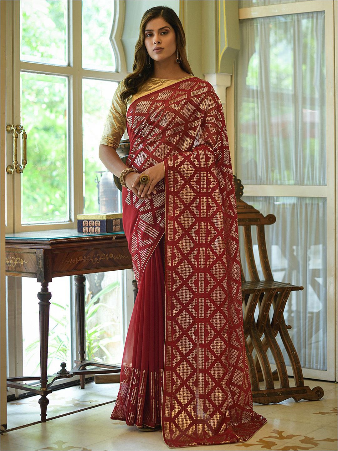 

Satrani Geometric Embellished Sequinned Poly Georgette Saree With Blouse Piece, Maroon