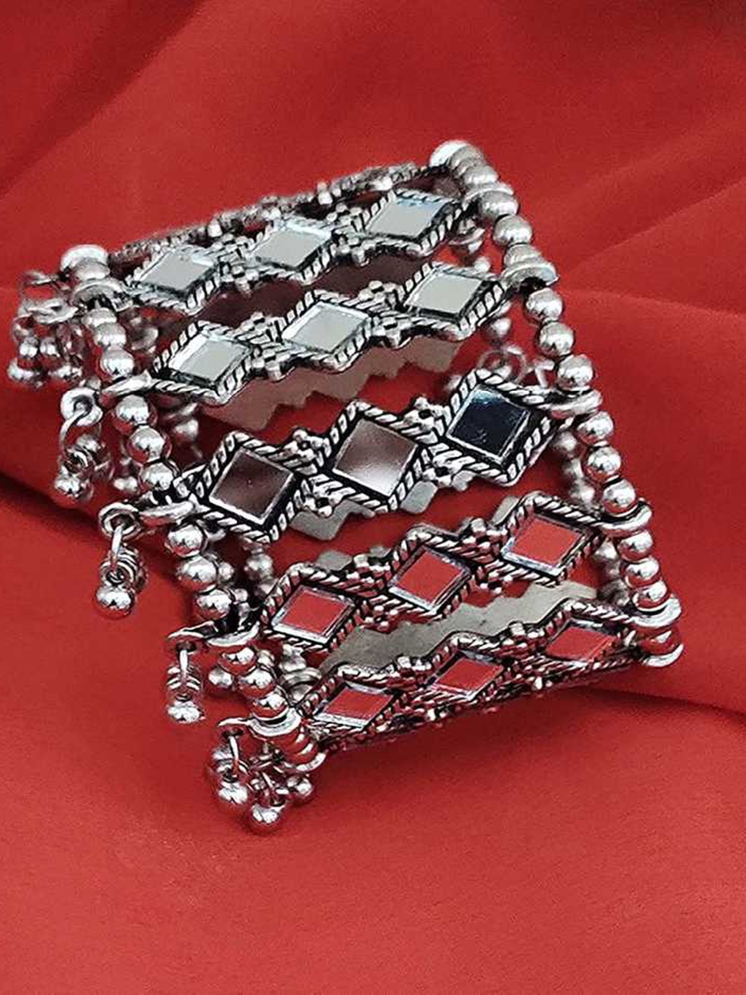 

Samridhi DC Silver-Plated Oxidized Mirror Studded Bangle
