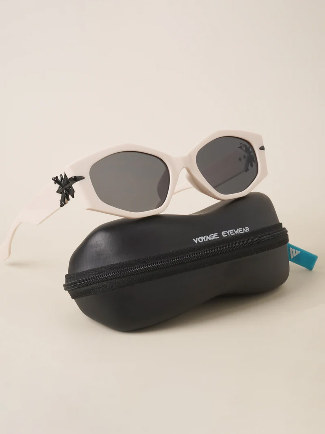 

Voyage Lens & Oval Sunglasses With UV Protected Lens 2058MG3988, Black