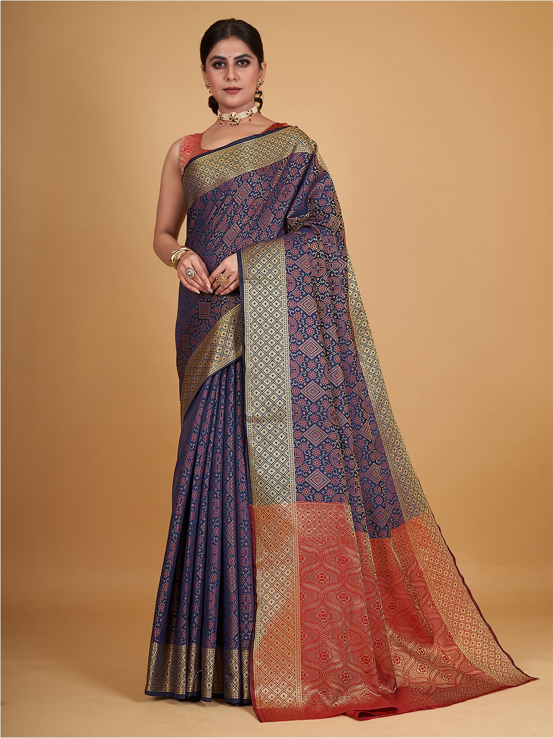 

Pisara Ethnic Motif Woven Design Silk Cotton Patola Saree, Navy blue