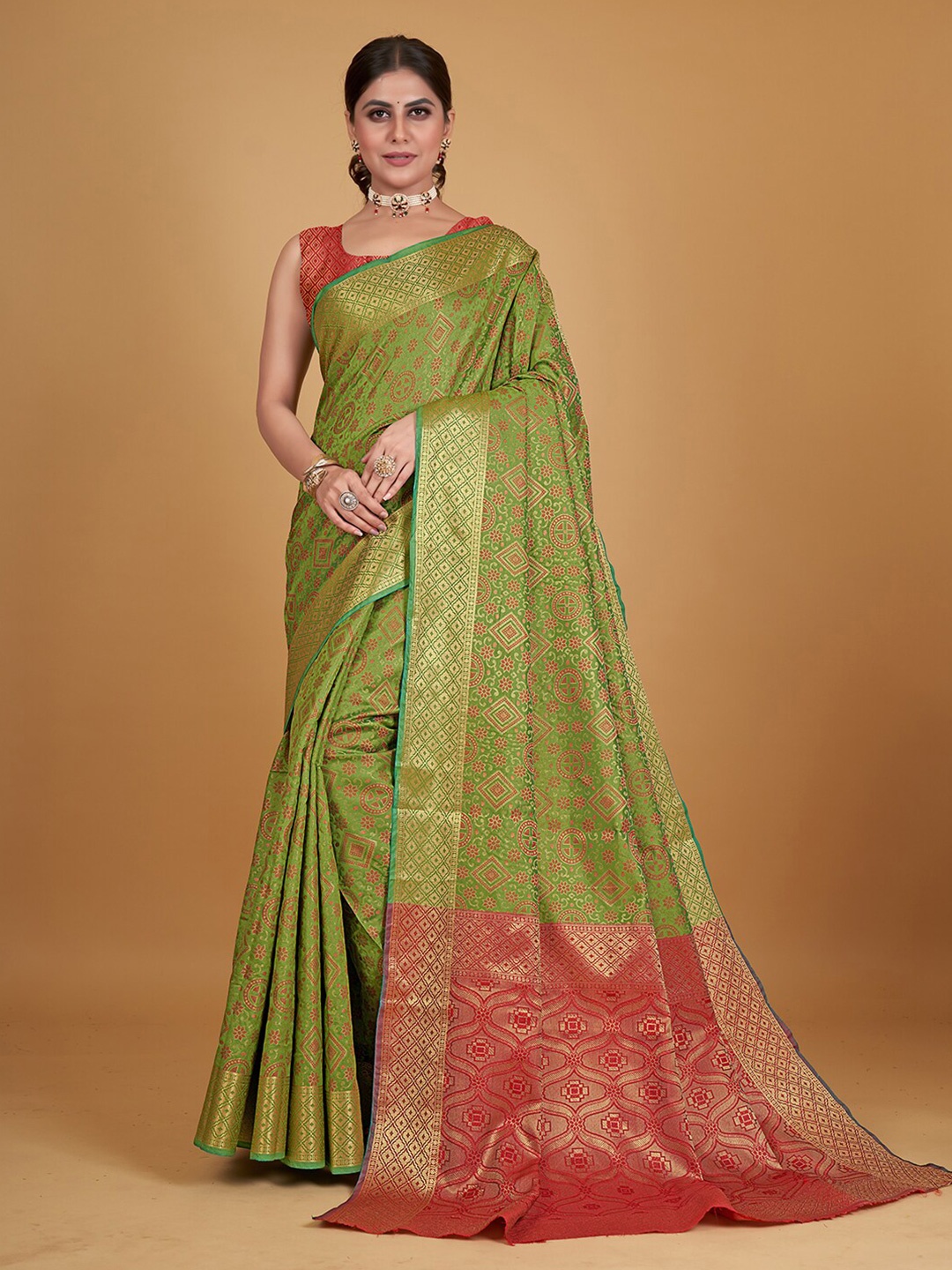 

Pisara Ethnic Motifs Woven Design Zari Silk Cotton Patola Saree, Green