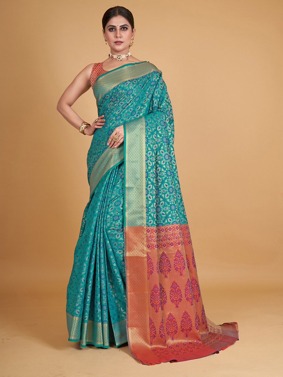 

Pisara Ethnic Motifs Woven Design Zari Silk Cotton Patola Saree, Sea green