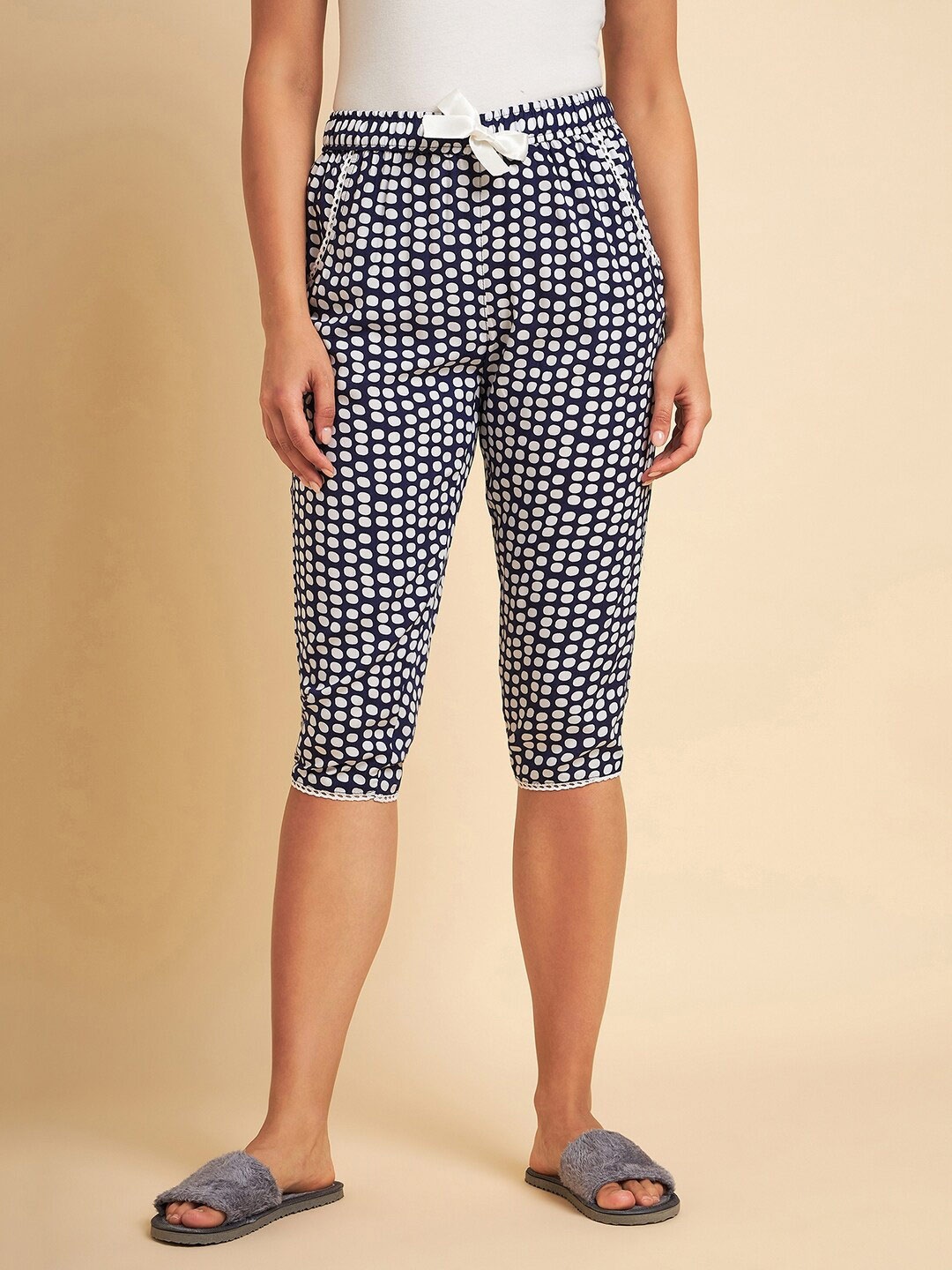

Sweet Dreams Women Printed Regular Fit Mid-Rise Lounge Capris, Navy blue
